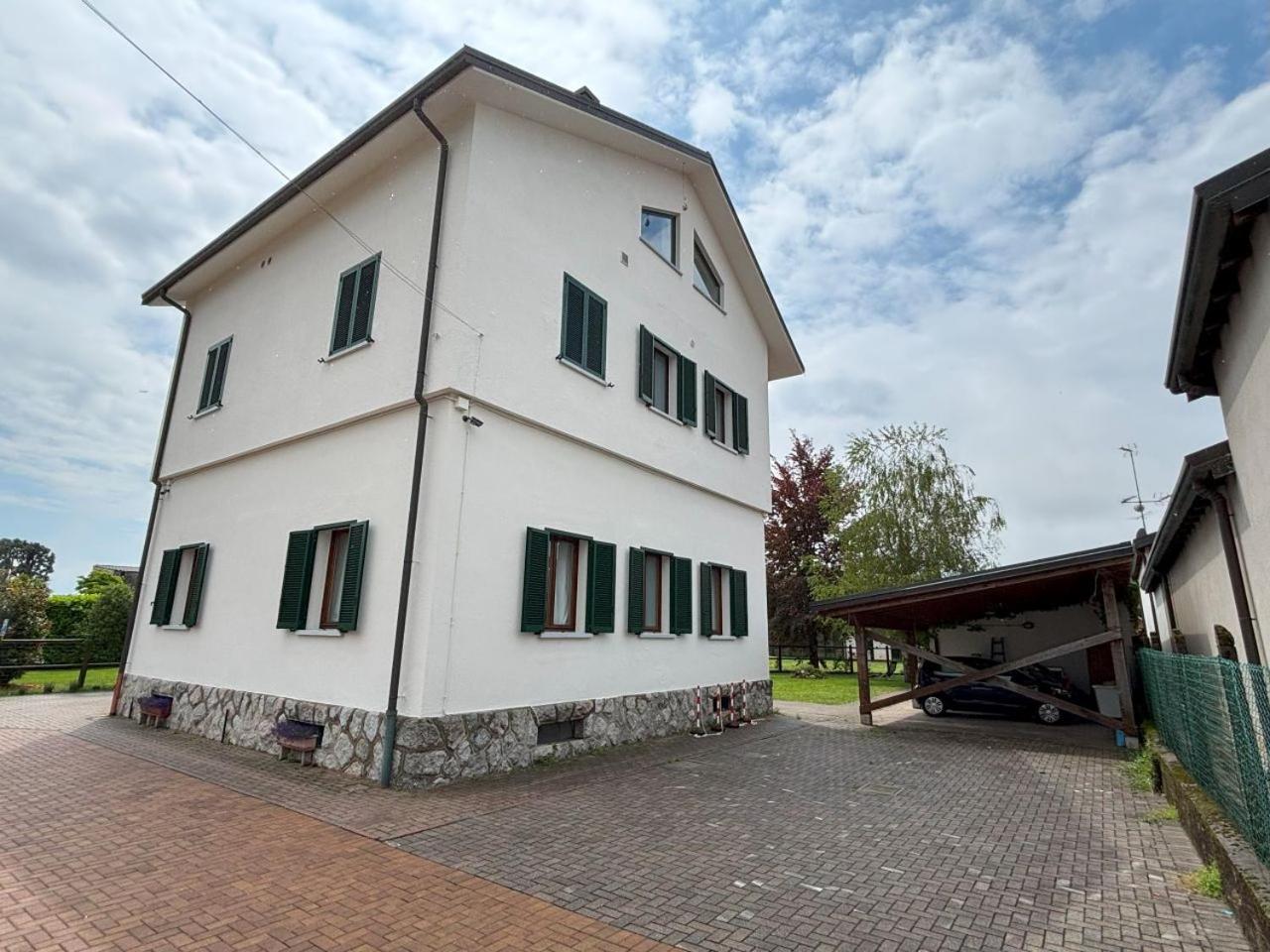 Casa Vacanze Magnolia Borgo Ticino エクステリア 写真